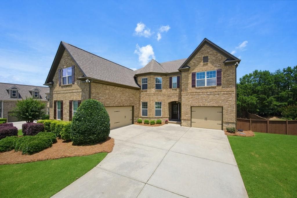 6 bedroom, 5 bathroom, 5,932 sq ft single family residence for sale at 870 Grand Reserve Drive, Suwanee, GA 30024 — photo 2
