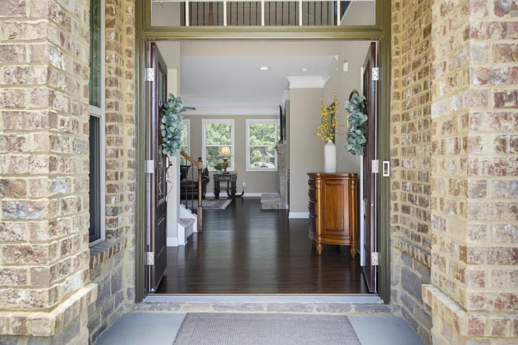 6 bedroom, 5 bathroom, 5,932 sq ft single family residence for sale at 870 Grand Reserve Drive, Suwanee, GA 30024 — photo 4