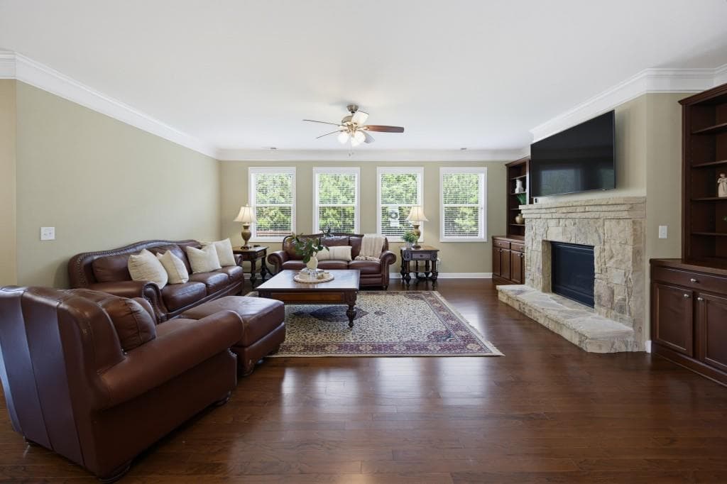 6 bedroom, 5 bathroom, 5,932 sq ft single family residence for sale at 870 Grand Reserve Drive, Suwanee, GA 30024 — photo 8