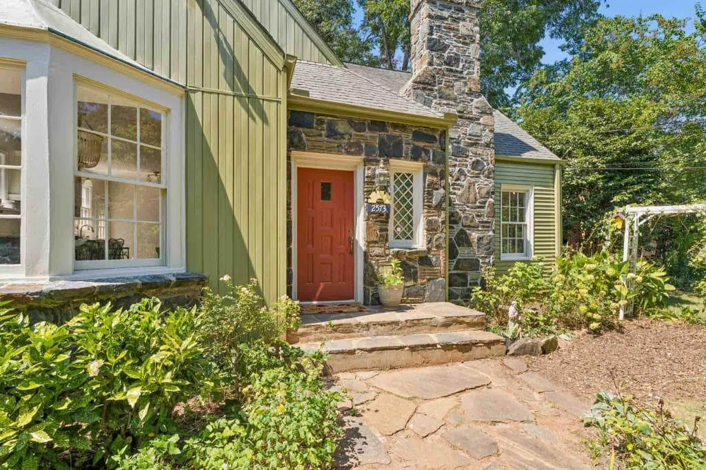 4 bedroom, 2 bathroom, 1,736 sq ft single family residence for sale at 2573 Tilson Drive, Atlanta, GA 30317 — photo 2