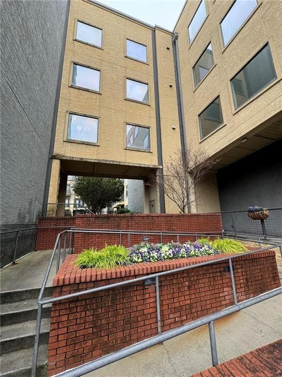 1 bedroom, 1 bathroom, 750 sq ft condominium for rent at 400 17th 2205, Atlanta, GA 30363 for $1,700 a month — photo 3