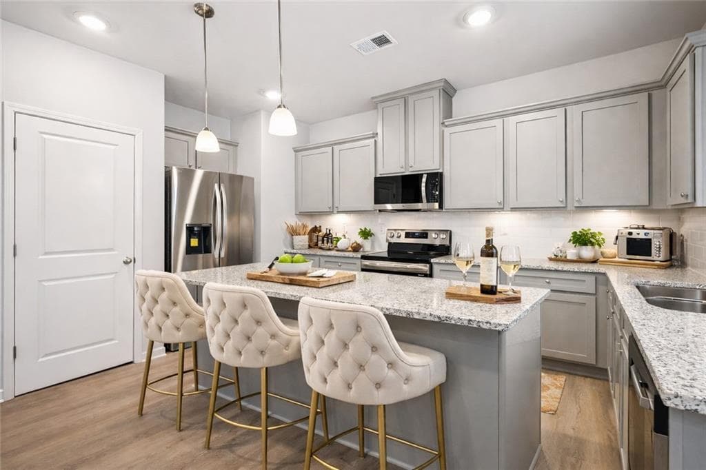 4 bedroom, 3 bathroom, 1,954 sq ft single family residence under contract at 401 Cedar Wood Trace, Winder, GA 30680 — photo 5