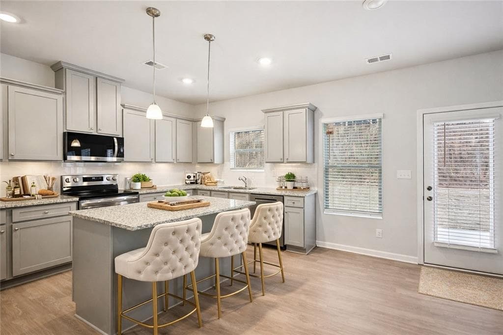 4 bedroom, 3 bathroom, 1,954 sq ft single family residence under contract at 401 Cedar Wood Trace, Winder, GA 30680 — photo 6