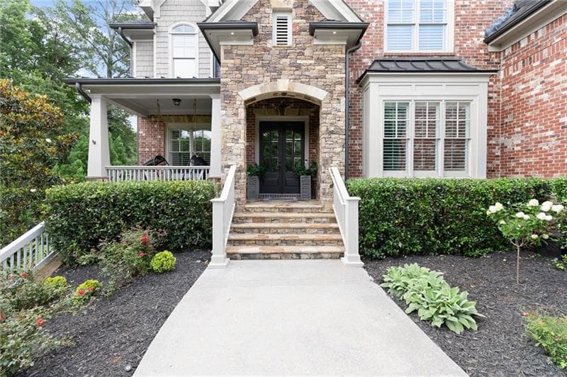 5 bedroom, 5 bathroom, 5,853 sq ft single family residence under contract at 16005 Segwick Drive, Alpharetta, GA 30004 — photo 3