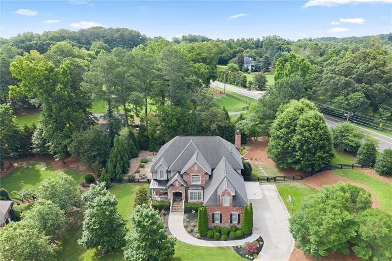 5 bedroom, 5 bathroom, 5,853 sq ft single family residence under contract at 16005 Segwick Drive, Alpharetta, GA 30004 — photo 4