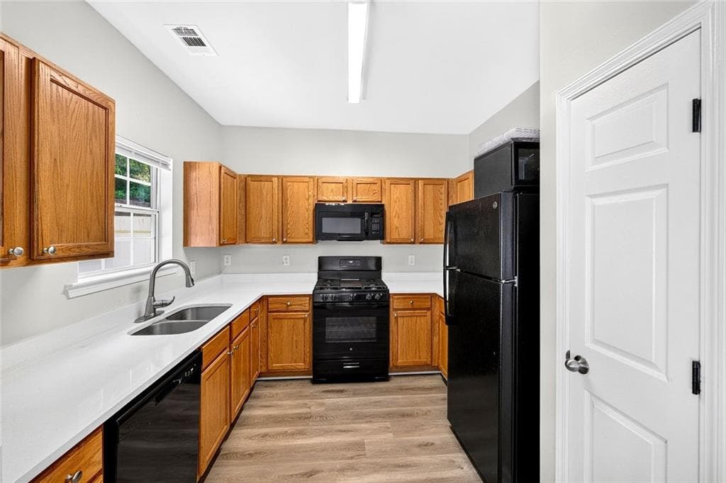 3 bedroom, 3 bathroom, 1,248 sq ft single family residence for sale at 4740 Autumn Rose Trail, Oakwood, GA 30566 — photo 3