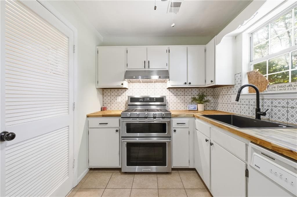 2 bedroom, 3 bathroom, 1,246 sq ft townhouse under contract at 1556 Cedar Bluff Trail, Marietta, GA 30062 — photo 2