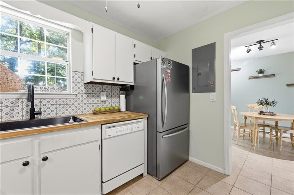 2 bedroom, 3 bathroom, 1,246 sq ft townhouse under contract at 1556 Cedar Bluff Trail, Marietta, GA 30062 — photo 5