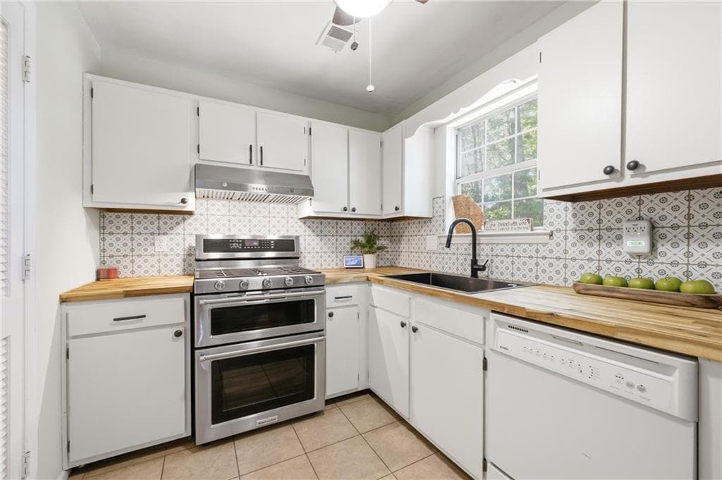 2 bedroom, 3 bathroom, 1,246 sq ft townhouse under contract at 1556 Cedar Bluff Trail, Marietta, GA 30062 — photo 4
