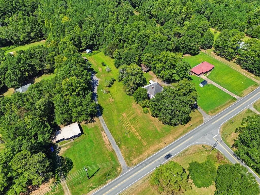 3 bedroom, 1 bathroom, 1,752 sq ft single family residence under contract at 5001 Thompson Bridge Road, Murrayville, GA 30564