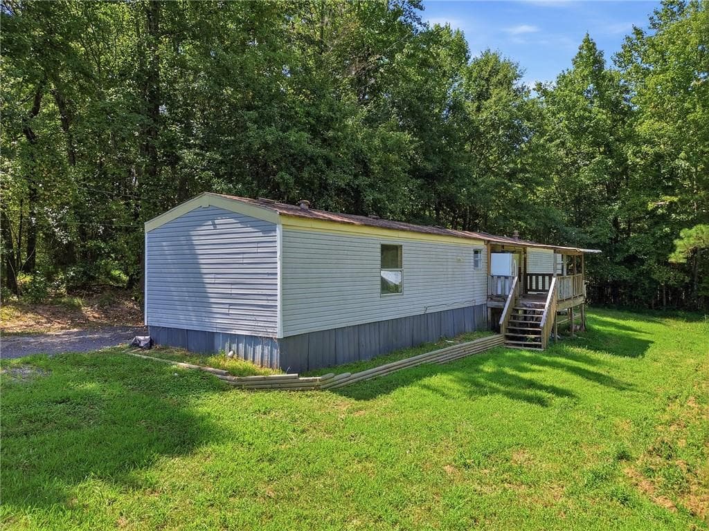 3 bedroom, 1 bathroom, 1,752 sq ft single family residence under contract at 5001 Thompson Bridge Road, Murrayville, GA 30564 — photo 5