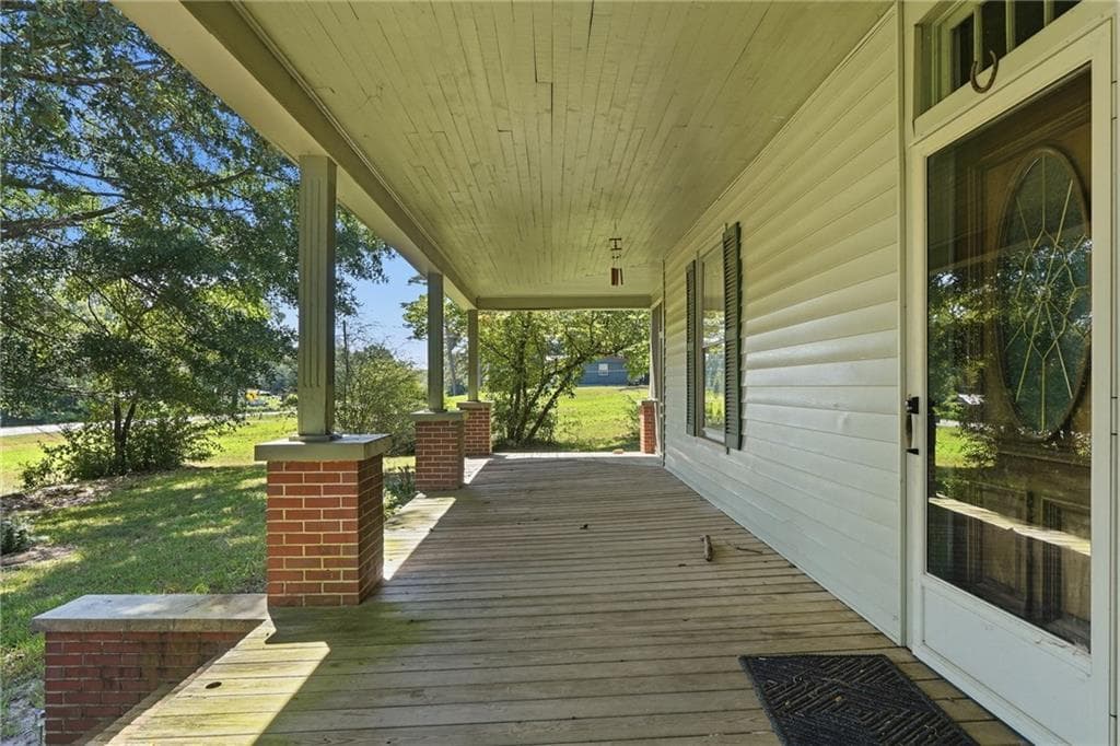 3 bedroom, 1 bathroom, 1,752 sq ft single family residence under contract at 5001 Thompson Bridge Road, Murrayville, GA 30564 — photo 6