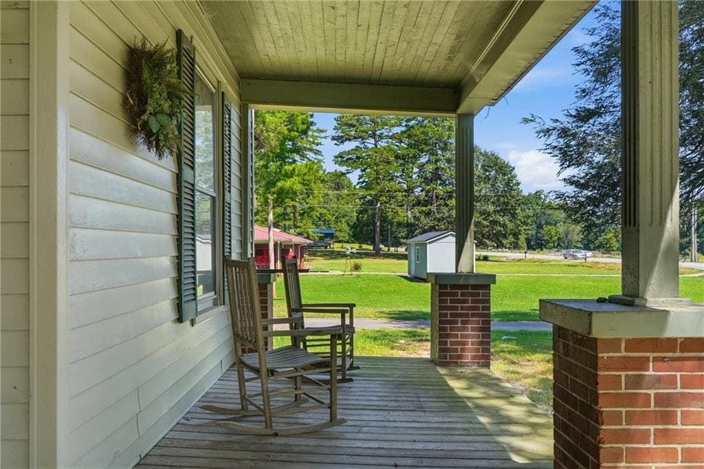 3 bedroom, 1 bathroom, 1,752 sq ft single family residence under contract at 5001 Thompson Bridge Road, Murrayville, GA 30564 — photo 7