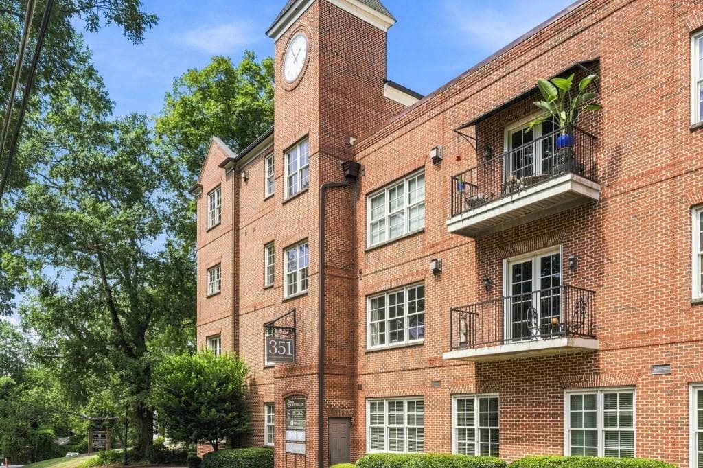 2 bedroom, 2 bathroom, 1,329 sq ft condominium under contract at 351 Washington Avenue 209, Marietta, GA 30060 — photo 3