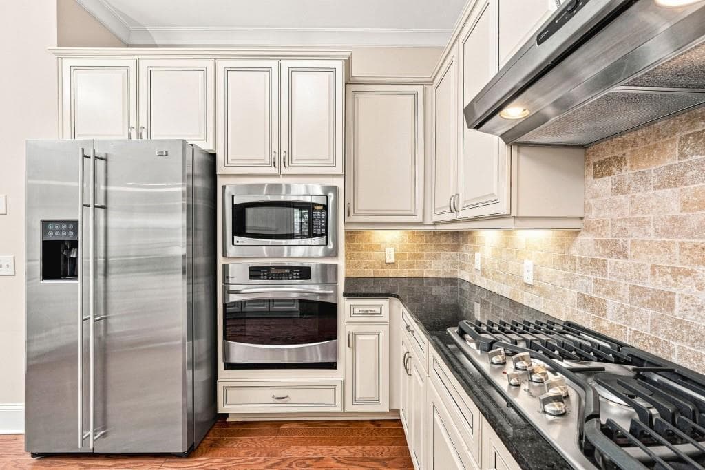 2 bedroom, 2 bathroom, 1,329 sq ft condominium under contract at 351 Washington Avenue 209, Marietta, GA 30060 — photo 9