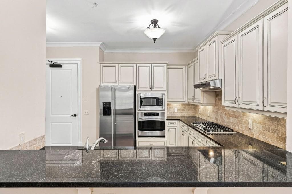 2 bedroom, 2 bathroom, 1,329 sq ft condominium under contract at 351 Washington Avenue 209, Marietta, GA 30060 — photo 10