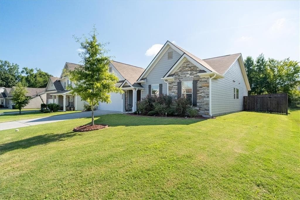 3 bedroom, 2 bathroom, 1,914 sq ft single family residence for sale at 103 McGinnis Circle, Calhoun, GA 30701 — photo 3