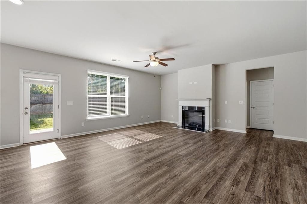 3 bedroom, 2 bathroom, 1,914 sq ft single family residence for sale at 103 McGinnis Circle, Calhoun, GA 30701 — photo 6