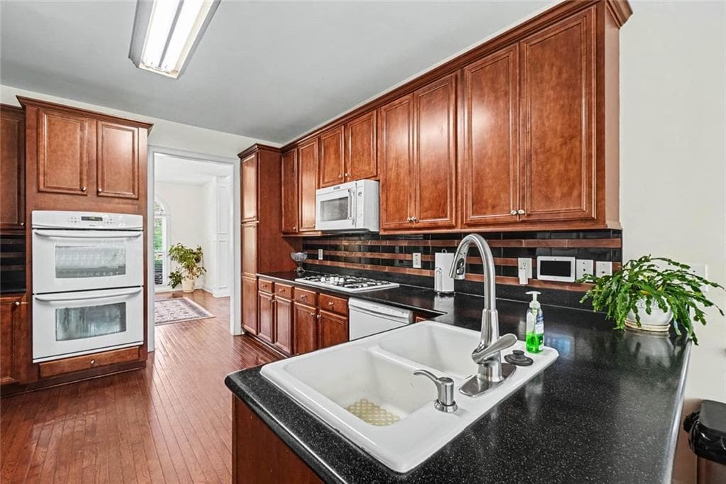 6 bedroom, 5 bathroom, 4,139 sq ft single family residence for sale at 5452 Old Dalton Rd NE, Calhoun, GA 30701 — photo 10