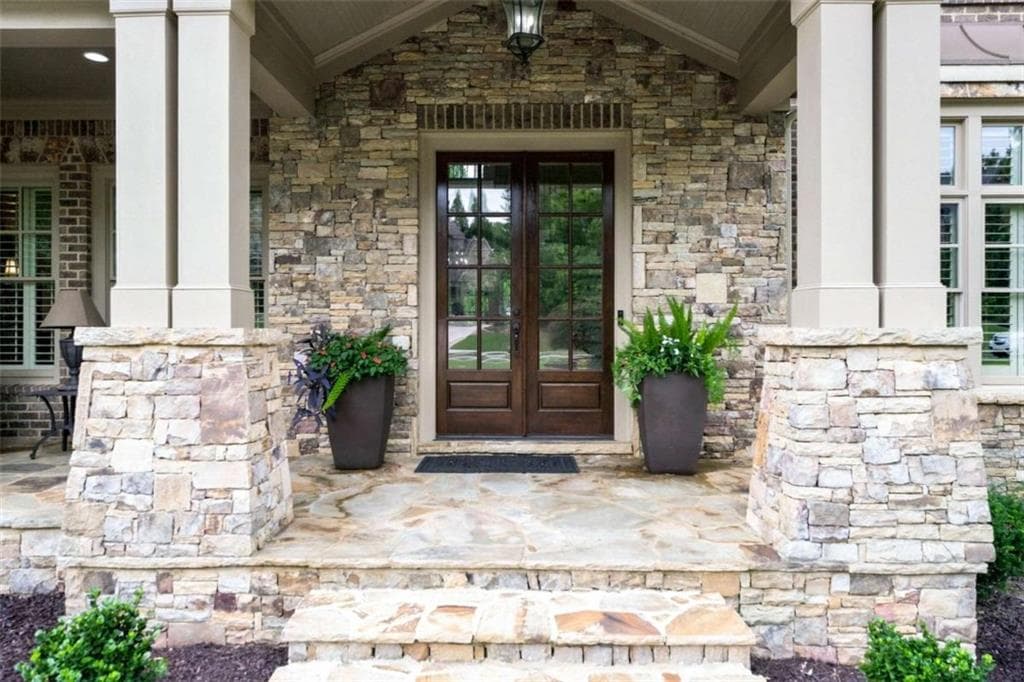 5 bedroom, 7 bathroom, 6,330 sq ft single family residence for sale at 1815 Turnberry Avenue, Suwanee, GA 30024 — photo 2