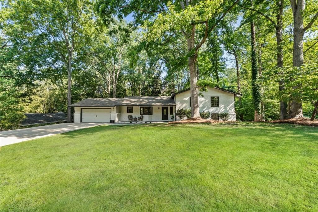 5 bedroom, 3 bathroom, 3,681 sq ft single family residence for sale at 1606 E Nancy Creek Drive, Brookhaven, GA 30319 — photo 7