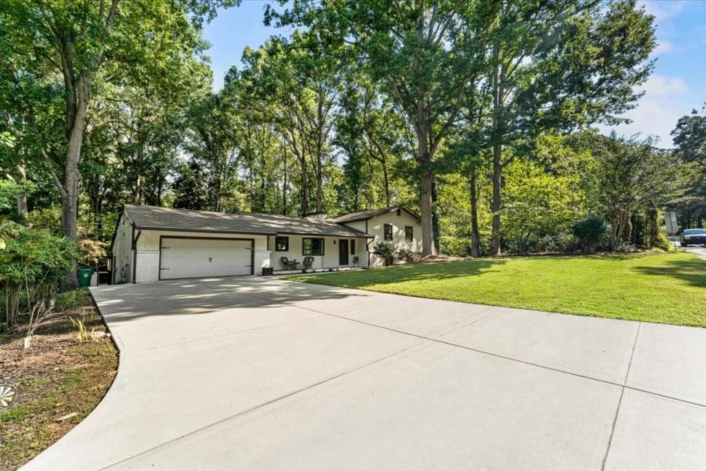 5 bedroom, 3 bathroom, 3,681 sq ft single family residence for sale at 1606 E Nancy Creek Drive, Brookhaven, GA 30319 — photo 8