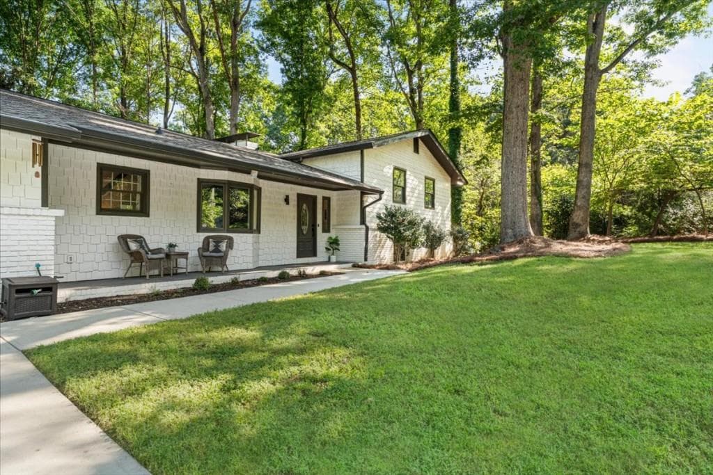 5 bedroom, 3 bathroom, 3,681 sq ft single family residence for sale at 1606 E Nancy Creek Drive, Brookhaven, GA 30319 — photo 9