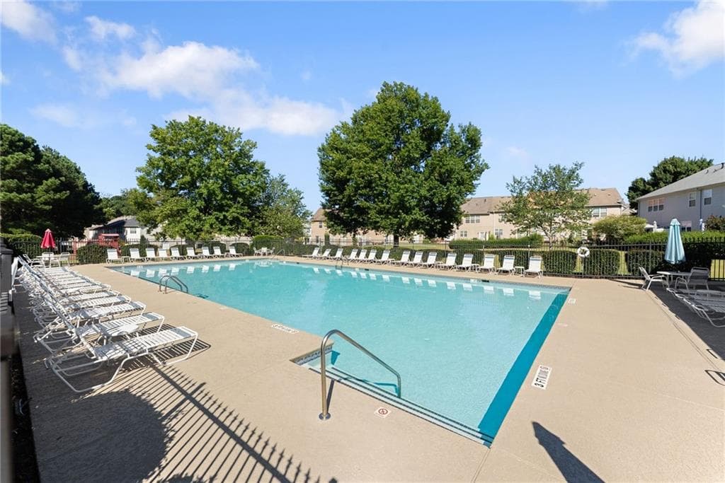 2 bedroom, 3 bathroom, 1,692 sq ft townhouse for sale at 4817 Zephyr Cove Place, Flowery Branch, GA 30542 — photo 2