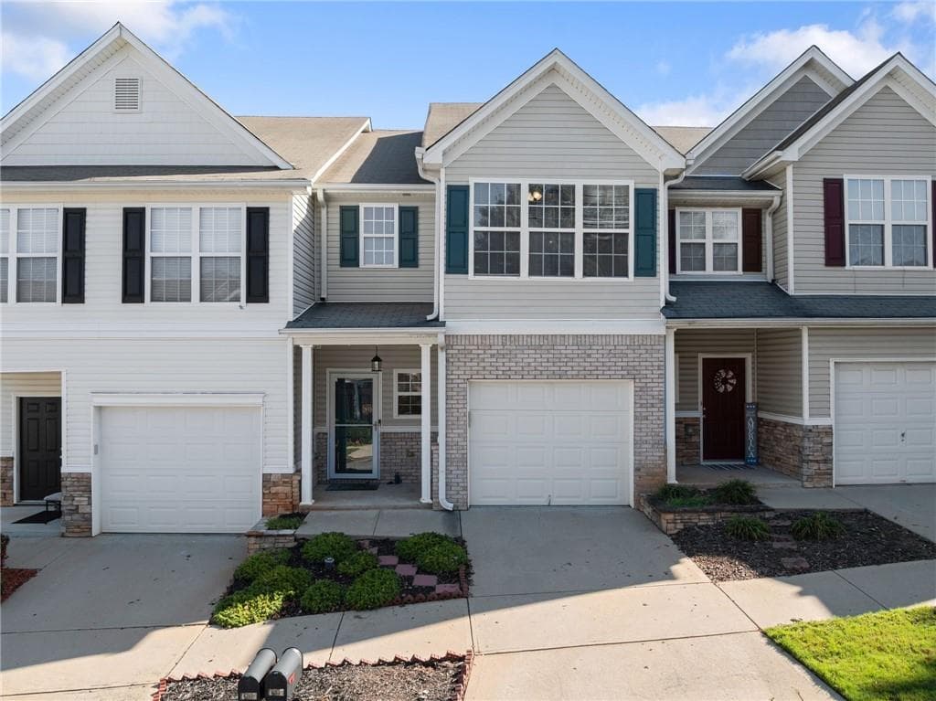 2 bedroom, 3 bathroom, 1,692 sq ft townhouse for sale at 4817 Zephyr Cove Place, Flowery Branch, GA 30542 — photo 3
