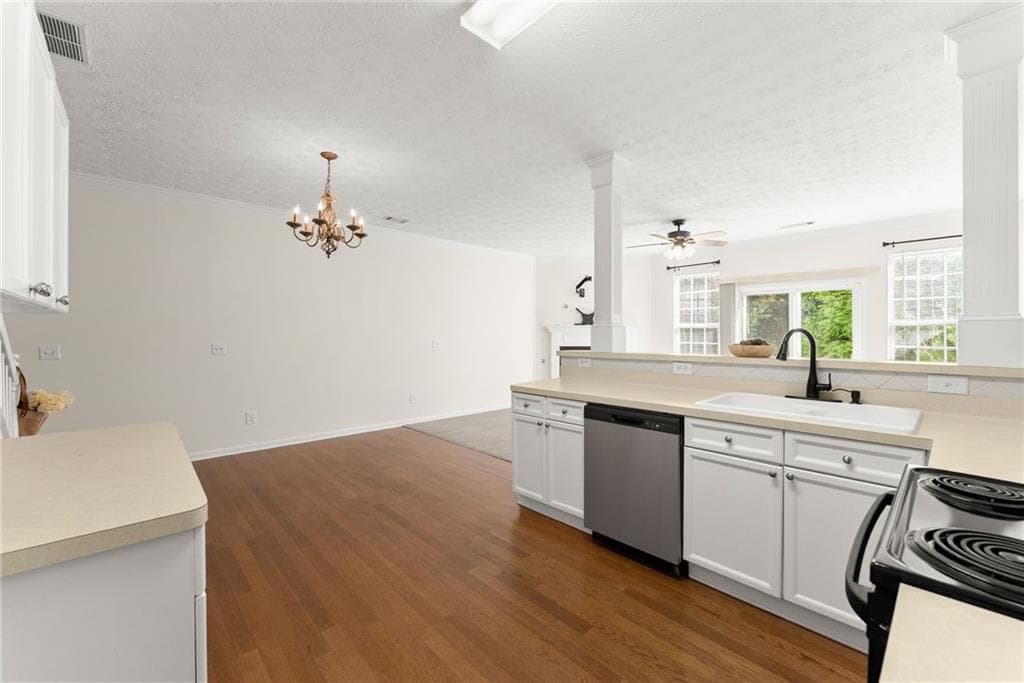2 bedroom, 3 bathroom, 1,692 sq ft townhouse for sale at 4817 Zephyr Cove Place, Flowery Branch, GA 30542 — photo 8