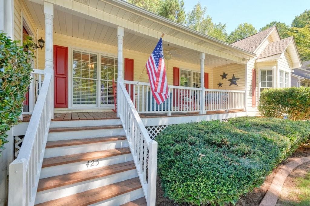 4 bedroom, 2 bathroom, 2,589 sq ft single family residence for sale at 425 Kings Walk, Douglasville, GA 30134 — photo 4