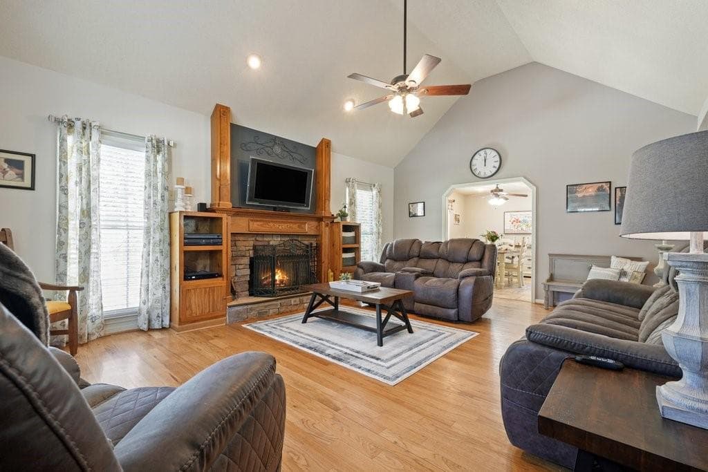 4 bedroom, 2 bathroom, 2,589 sq ft single family residence for sale at 425 Kings Walk, Douglasville, GA 30134 — photo 8