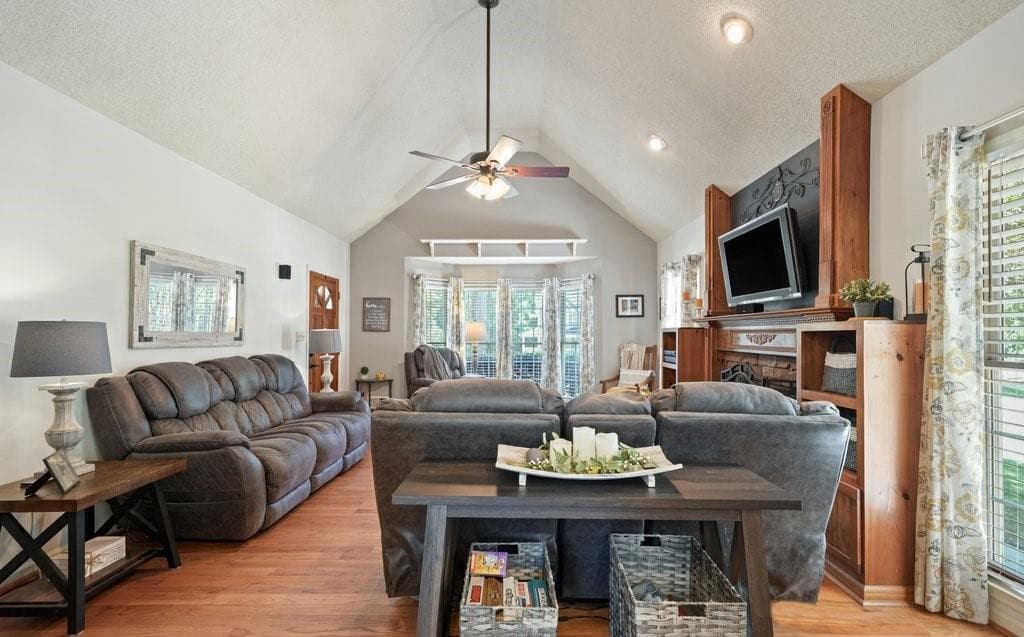 4 bedroom, 2 bathroom, 2,589 sq ft single family residence for sale at 425 Kings Walk, Douglasville, GA 30134 — photo 9