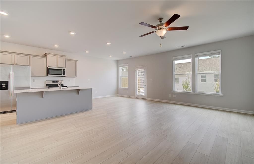 3 bedroom, 3 bathroom, 1,941 sq ft townhouse for sale at 260 Sanctuary Drive, Mcdonough, GA 30253 — photo 3