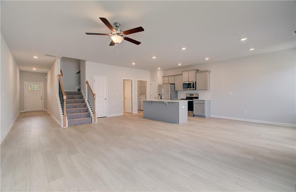 3 bedroom, 3 bathroom, 1,941 sq ft townhouse for sale at 260 Sanctuary Drive, Mcdonough, GA 30253 — photo 4