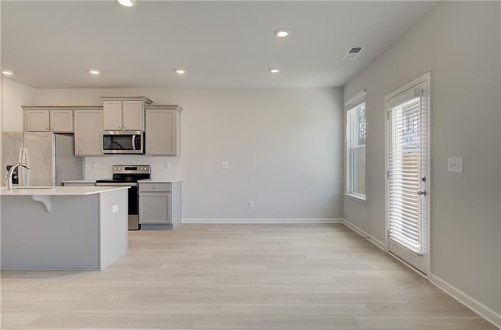 3 bedroom, 3 bathroom, 1,941 sq ft townhouse for sale at 260 Sanctuary Drive, Mcdonough, GA 30253 — photo 6