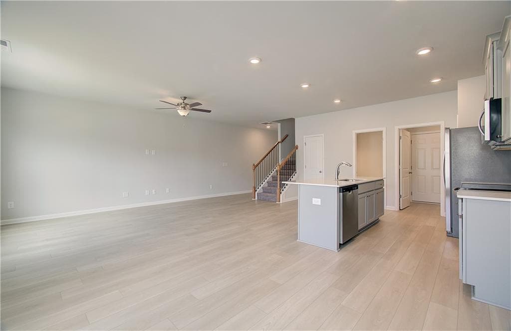 3 bedroom, 3 bathroom, 1,941 sq ft townhouse for sale at 260 Sanctuary Drive, Mcdonough, GA 30253 — photo 8