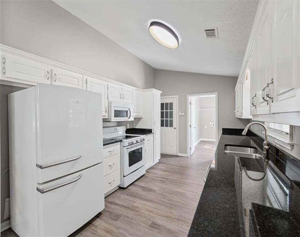 3 bedroom, 2 bathroom, 1,232 sq ft single family residence for sale at 13 White Tail Drive, Jasper, GA 30143 — photo 9