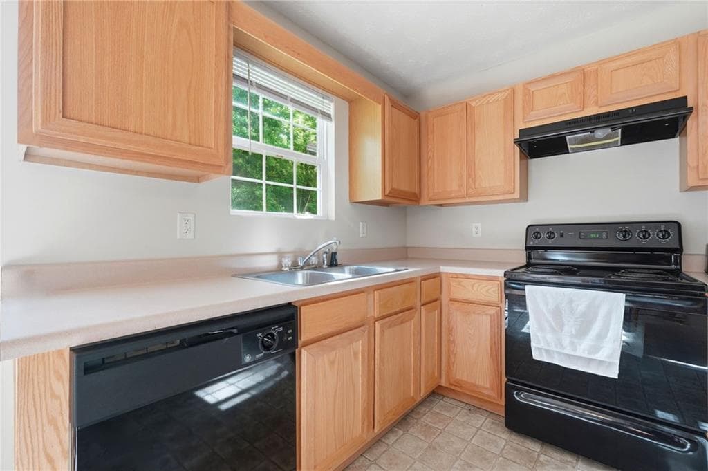 3 bedroom, 3 bathroom, 1,784 sq ft single family residence for sale at 6192 Culver Drive, Morrow, GA 30260 — photo 9