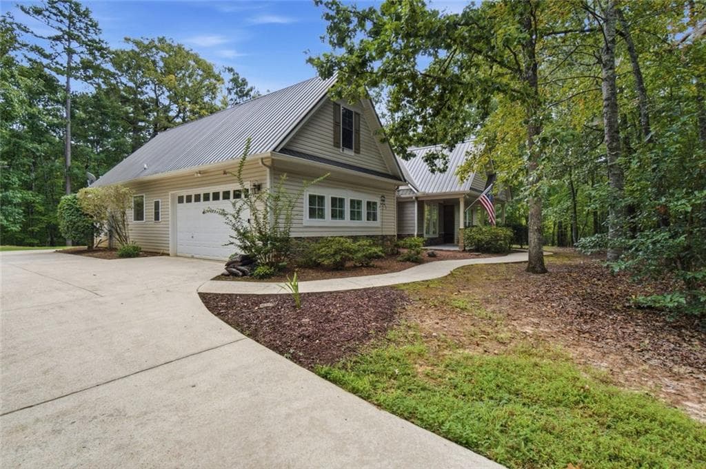 3 bedroom, 2 bathroom, 2,350 sq ft single family residence for sale at 186 Fern Park Drive, Dawsonville, GA 30534 — photo 4