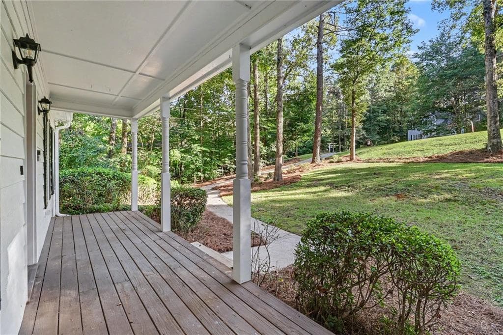 3 bedroom, 3 bathroom, 2,042 sq ft single family residence for sale at 5960 Bridle Drive, Cumming, GA 30028 — photo 4