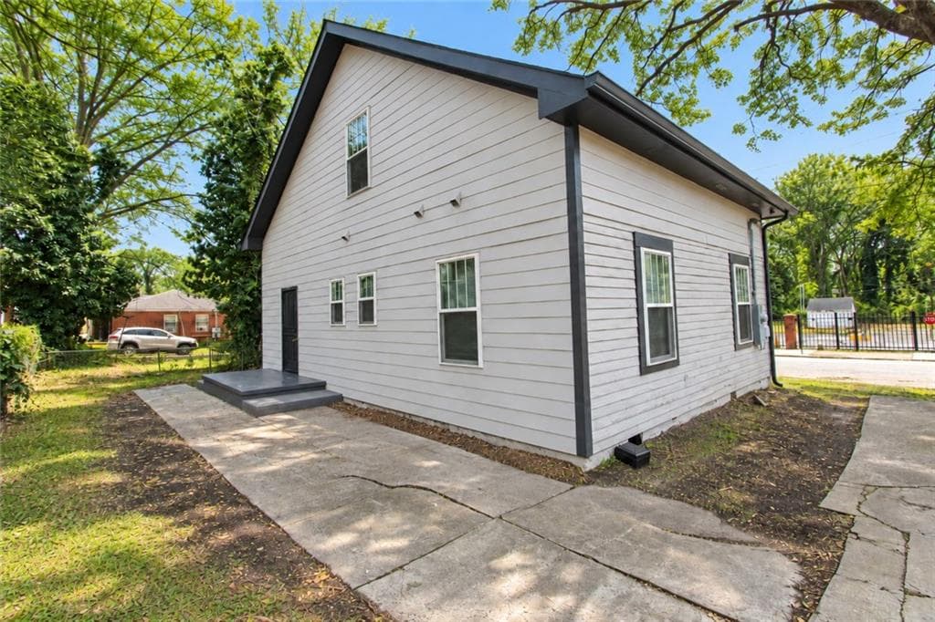 3 bedroom, 3 bathroom, 1,428 sq ft single family residence for sale at 1174 Princess Avenue, Atlanta, GA 30310 — photo 4