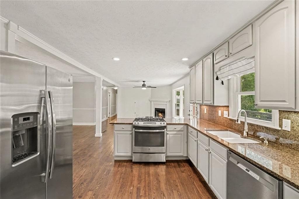 3 bedroom, 2 bathroom, 1,506 sq ft single family residence for sale at 2936 Pauls Way, Marietta, GA 30062 — photo 5