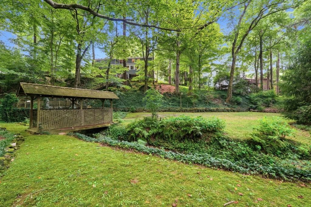 6 bedroom, 5 bathroom, 3,927 sq ft single family residence for sale at 2896 Faraday Court, Decatur, GA 30033 — photo 3