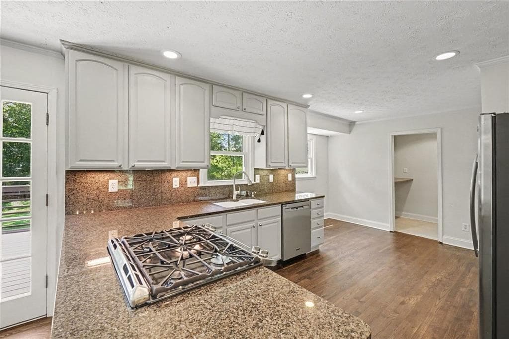 3 bedroom, 2 bathroom, 1,506 sq ft single family residence for sale at 2936 Pauls Way, Marietta, GA 30062 — photo 6