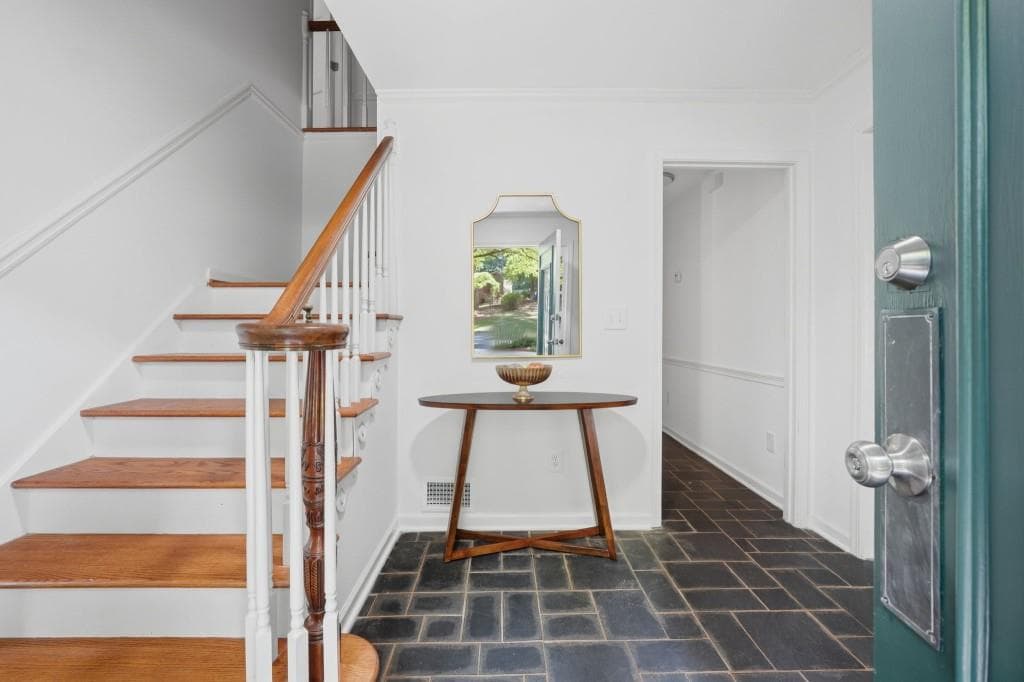 6 bedroom, 5 bathroom, 3,927 sq ft single family residence for sale at 2896 Faraday Court, Decatur, GA 30033 — photo 6