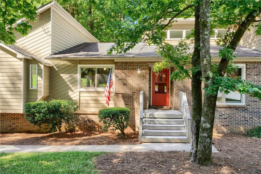3 bedroom, 4 bathroom, 3,089 sq ft single family residence for sale at 4004 Woodridge Court, Duluth, GA 30096 — photo 4