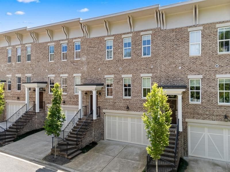 3 bedroom, 4 bathroom, 2,580 sq ft townhouse for sale at 1190 John Collier Road, Atlanta, GA 30318 — photo 1 of 39