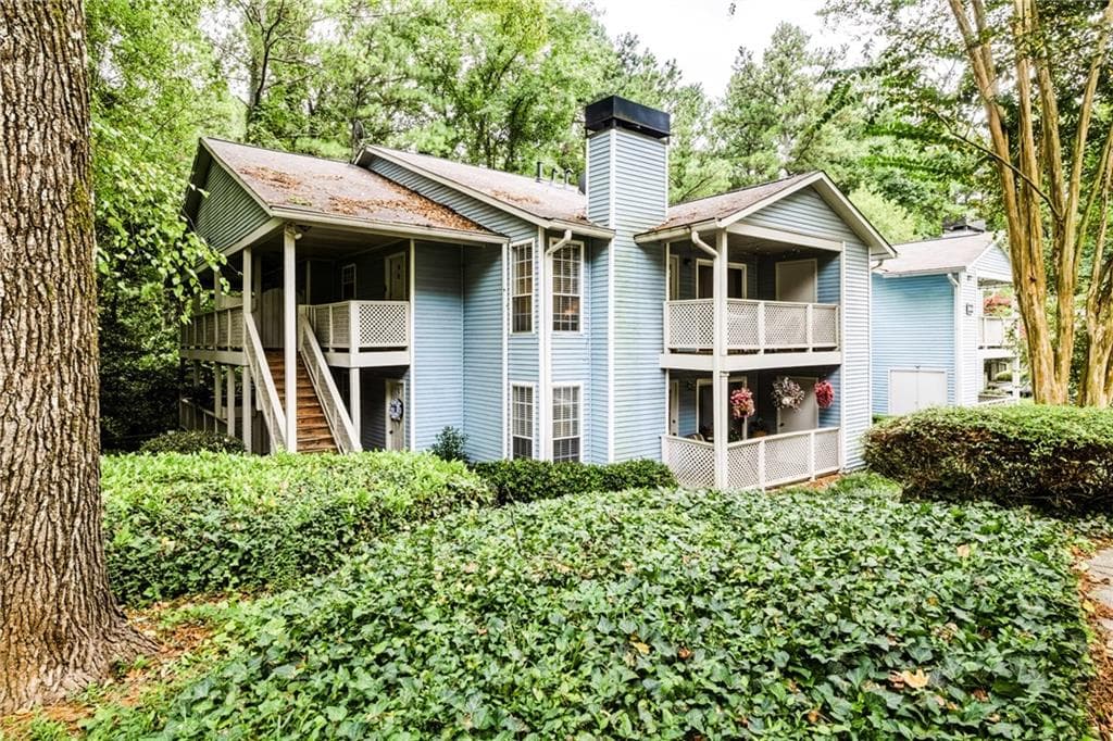 2 bedroom, 1 bathroom, 950 sq ft condominium for sale at 6804 Glenridge Drive D, Sandy Springs, GA 30328 — photo 2