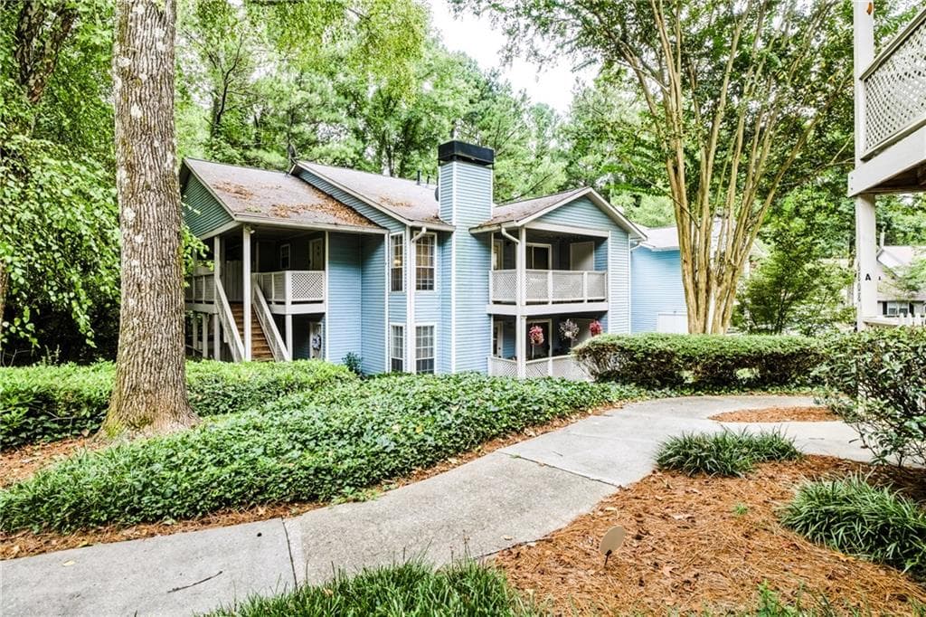 2 bedroom, 1 bathroom, 950 sq ft condominium for sale at 6804 Glenridge Drive D, Sandy Springs, GA 30328 — photo 3